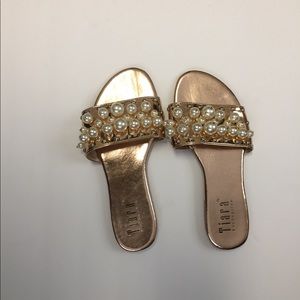 Stylish summer flats